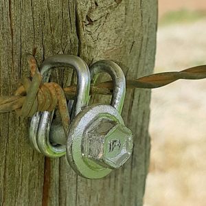 2 Davo's Fencing Clip on barbed wire-P45